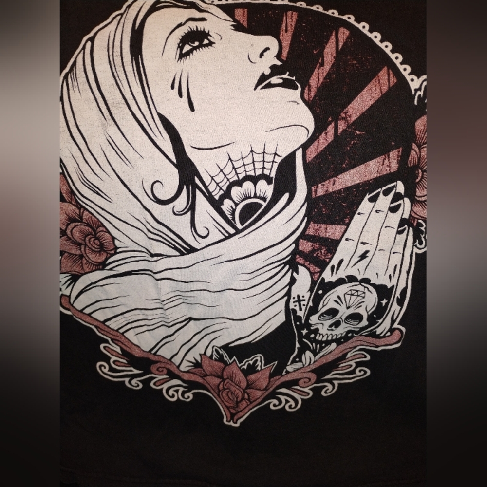 Fatal Praying tee - Picture 3 of 4